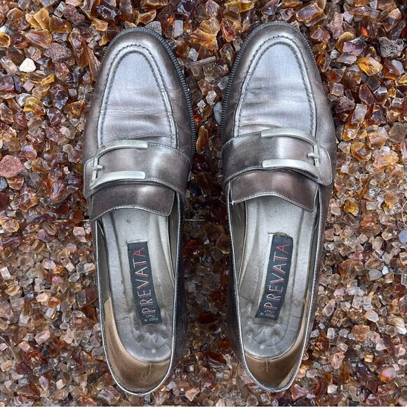Preveta Silver Metallic Leather Loafers w/Silver Buckle Accent. Size 7.5B Italy - Picture 2 of 8